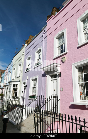 Eine Reihe von bunten georgische Häuser auf Bywater Street in Chelsea London England Stockfoto