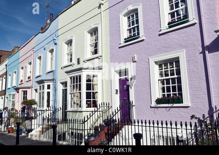 Eine Reihe von bunten georgische Häuser auf Bywater Street in Chelsea London England Stockfoto