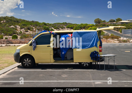 Ein van als Wohnmobil geparkt in Preston Beach, Western Australia Stockfoto