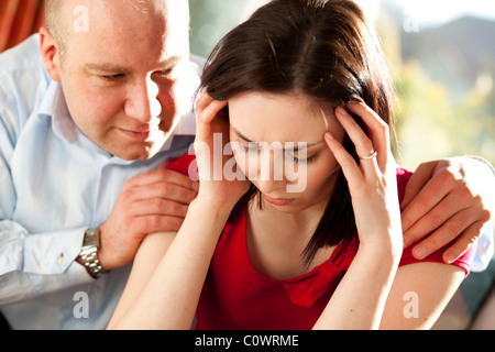 Paar tröstende Stockfoto