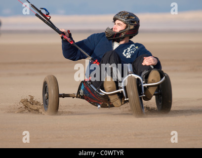 Kite-Buggyfahren auf Westward Ho!, Devon, UK Stockfoto