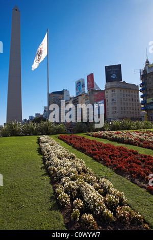 Allee 9 Juli mit Obelisk. Buenos Aires. Argentinien. Stockfoto