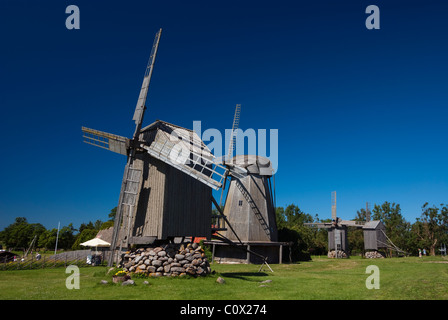 Vier Windmühlen bei Angla Hill auf der estnischen Insel Saaremaa Stockfoto