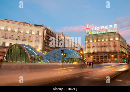 Puerta del Sol, Nachtansicht. Madrid, Spanien. Stockfoto