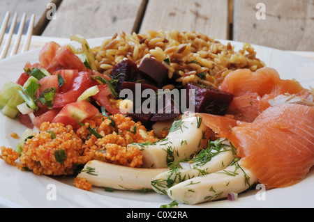 Platte mit kalten Speisen Mischung Stockfoto