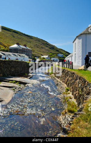 Der Fluss Valency bei Boscastle Harbor, Cornwall, England. Stockfoto