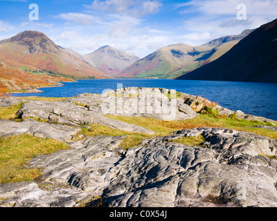 Blick über das Wastwater von Yewbarrow, Great Gable, Lingmell und Scafell Fells in Wasdale Head im Lake District National Park, Cumbria, England. Stockfoto