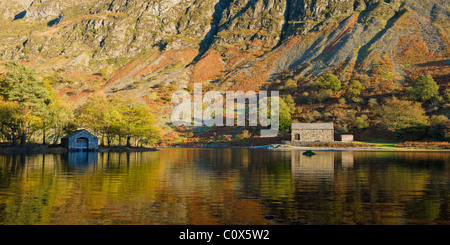 Bootshaus und Pumpstation am Ufer des Wastwater von The Screes. Nether Wasdale im Lake District National Park, Cumbria, England. Stockfoto