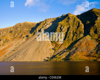 Illgill Head and the Screes by Wastwater bei Nether Wasdale im Lake District National Park, Cumbria, England. Stockfoto