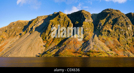 Illgill Head and the Screes by Wastwater bei Nether Wasdale im Lake District National Park, Cumbria, England. Stockfoto