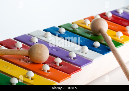 Xylophon in Multi Farben isoliert auf weiss Stockfoto