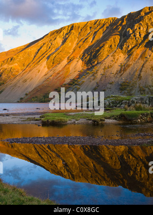 Illgill Head and the Screes by Wastwater bei Nether Wasdale im Lake District National Park, Cumbria, England. Stockfoto