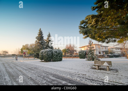 Straßen nach einem Schneesturm in Pisa, Italien Stockfoto