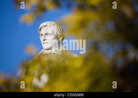 Die Statue von Herbert Ingram außerhalb St Botolph Kirche in Boston Stockfoto