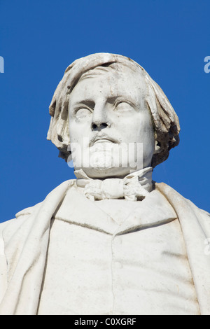 Die Statue von Herbert Ingram außerhalb St Botolph Kirche in Boston Stockfoto