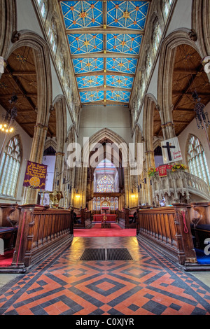 Blick nach Osten auf das Schiff in Richtung der Chor. Holy Trinity Church, Hull, East Yorkshire. Stockfoto