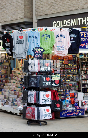 Ein außen Stall mit Oxford-Souvenirs Stockfoto