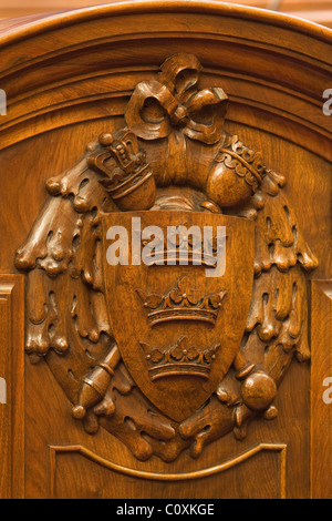 Holzschnitzereien, maritime Erbe der Stadt darstellt. Der Ratssaal in der Guildhall. Hull, East Yorkshire. Stockfoto