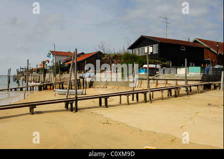 Ufer Vorder- und Strand des Dorfes Piraillan in Cap Ferret, Arcachon Bay, Departement Gironde, Frankreich Stockfoto