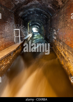 Dunklen Bögen Leeds Waterfront Stockfoto