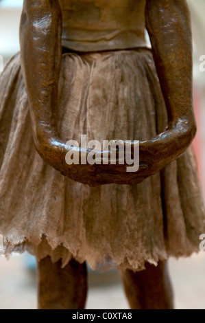 Statuen-Statuette Europäische Skulptur kleine 14 jährige Tänzerin wenig vierzehnjährigen Tänzerin Marie Van Goethem P Stockfoto