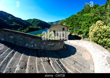 Fisheye Blick auf Ponte del Diavolo, Lucca Stockfoto