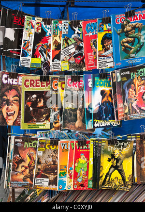 Alten Horror Comic-Magazine für Verkauf auf dem Rastro Flohmarkt rund um Lavapies und Embajadores im Zentrum von Madrid, Spanien. Stockfoto