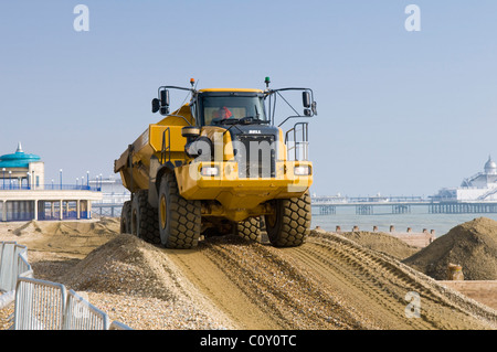 Bell B40D artikuliert Strand Restaurierungsarbeiten LKW beteiligt Stockfoto