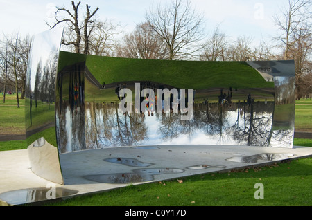 Anish Kapoor Sky Spiegel C-Kurve in den Kensington Gardens, London Stockfoto