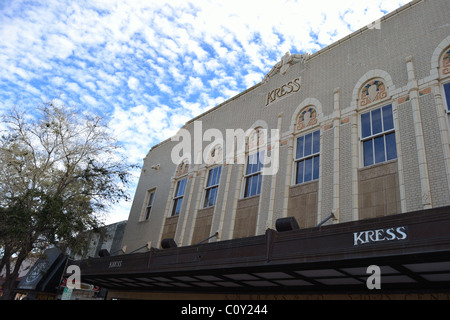 Kress-Gebäude an der Hauptstraße in Sarasota ist eine denkmalgeschützte historische Sehenswürdigkeit. Das Art-Deco-Gebäude ist im National Register. Stockfoto