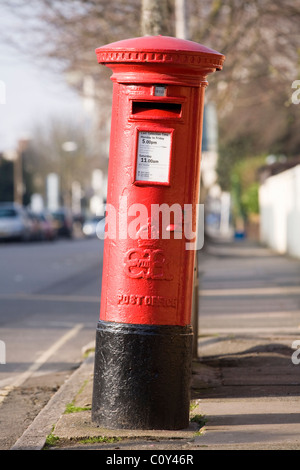 Eine seltene Edward VIII Typ "B" Säule Box / Edward 8. / 8 th Typ B Säule box / post / Brief Kasten. Twickenham, London. UK Stockfoto