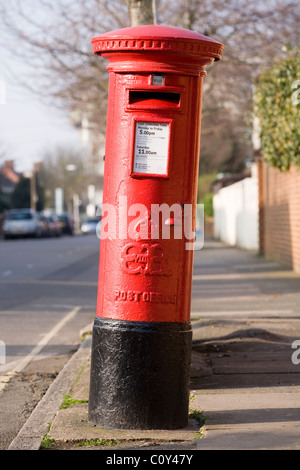 Eine seltene Edward VIII Typ "B" Säule Box / Edward 8. / 8 th Typ B Säule box / post / Brief Kasten. Twickenham, London. UK Stockfoto