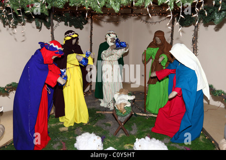 Modernen Stil Leben Größe Weihnachtskrippe mit Maria, Josef und weisen, La Paz, Bolivien Stockfoto