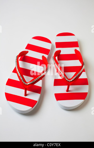 Roten und weißen Streifen Sandalen Stockfoto