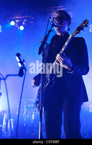 Interpol, die live im LC-Pavillon in Columbus Ohio am 13. Februar 2011 Stockfoto