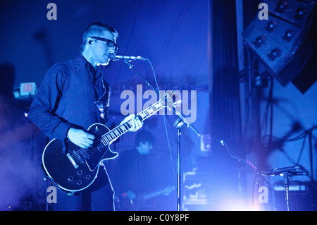 Interpol, die live im LC-Pavillon in Columbus Ohio am 13. Februar 2011 Stockfoto