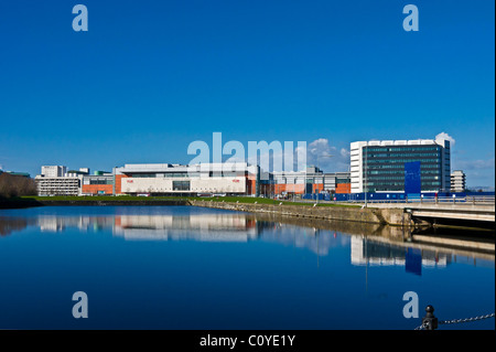 VUE Ocean Terminal Einkaufszentrum mit The Royal Yacht Britannia & Ocean Point 1 (R) in Leith Docks Leith Edinburgh Schottland Stockfoto