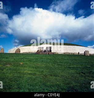 Grafschaft Meath Irland Newgrange prähistorische antike Grabstätte Teil des Komplexes von Bruna Bòinne Stockfoto