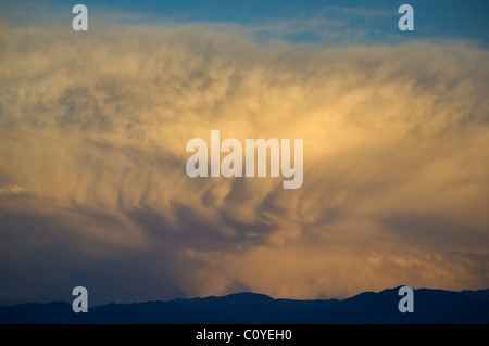 Gewitterwolken über Grapevine Mountains Death Valley Nationalpark Kalifornien usa Stockfoto