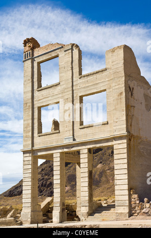 Rhyolith Geisterstadt alten verlassene Gebäuden der Goldgräberstadt in der Armagosa Wüste in der Nähe von Beatty Nevada USA Stockfoto