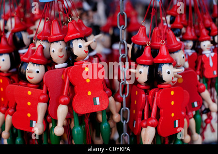 Pinocchio Puppen zum Verkauf in Florenz Stockfoto