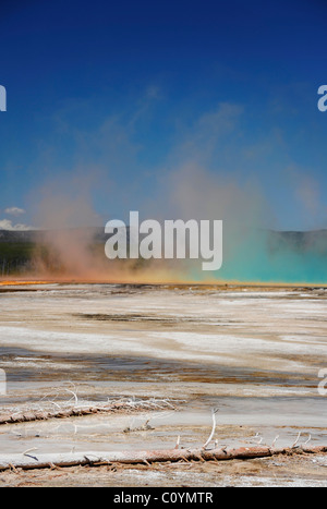 Foto von den bunten Nebel steigt aus der Grand Bildobjekte Spring im Yellowstone National Park, USA Stockfoto