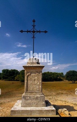 Provence Frankreich Abbaye St. Michel De Frigolet Kreuz Stockfoto