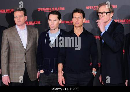 Nathan Alexander, Bill Nighy, Tom Cruise, Bryan Singer "Operation Walkre: Das Stauffenberg Attentat" Photocall ("Walküre") bei Stockfoto