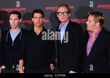 Eddie Izzard, Bill Nighy, Tom Cruise, Bryan Singer "Operation Walkre: Das Stauffenberg Attentat" Photocall ("Walküre") bei Stockfoto