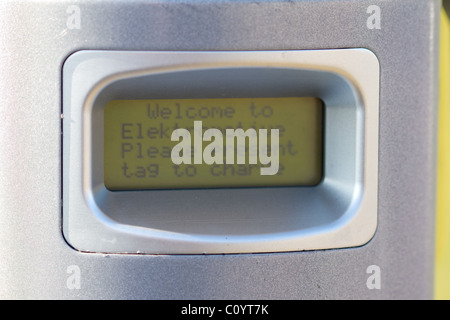 Punkt im NHS Parkplatz am Blaydon Gesundheitszentrum Ladestation für Elektroautos. Stockfoto