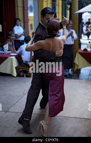 Tango im Viertel El Caminito. Buenos Aires. Argentinien. Stockfoto