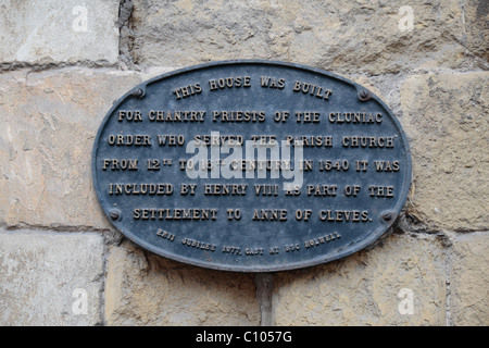 Gedenktafel an der Außenseite der Anne von Kleve Gastwirtschaft in Melton Mowbray, Leicestershire, England, UK. Stockfoto