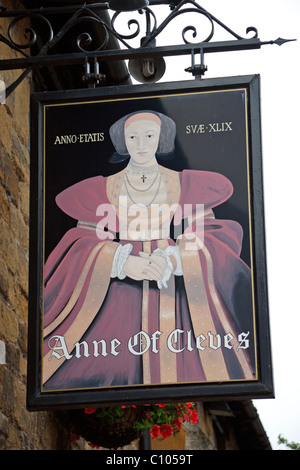 Melden Sie sich an der Außenseite der Anne von Kleve Gastwirtschaft in Melton Mowbray, Leicestershire, England, UK. Stockfoto