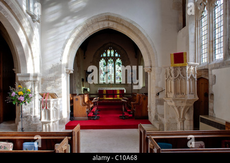 St Andrew, Chedworth Gloucestershire, ursprünglich normannische Kirche mit schönen "senkrecht" windows Stockfoto